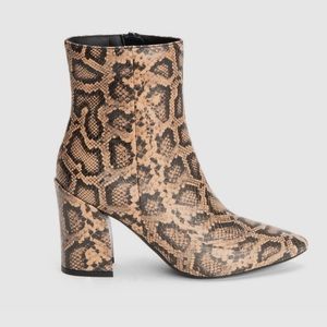 - Aquatalia Palomino Ankle Boot Size 7.5‎ NWOB